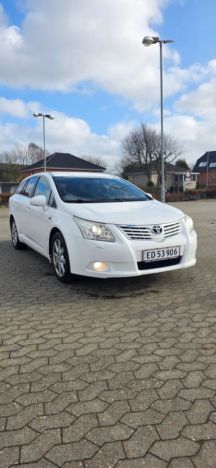 Toyota Avensis 2,2 D-CAT 177 T3 stc. 5d