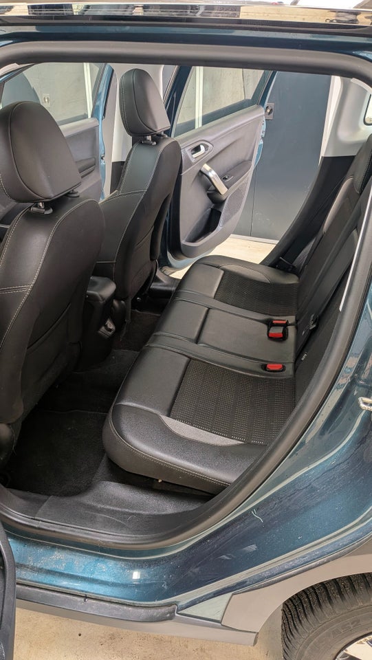 Peugeot 2008 1,2 e-THP 110 Allure Sky EAT6 5d