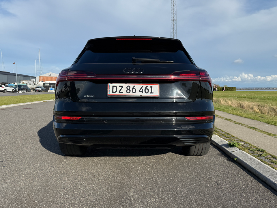 Audi e-tron 55 S-line quattro 5d