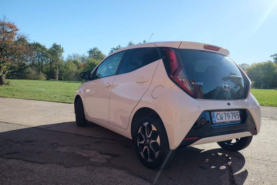 Toyota Aygo 1,0 VVT-i x-press 5d