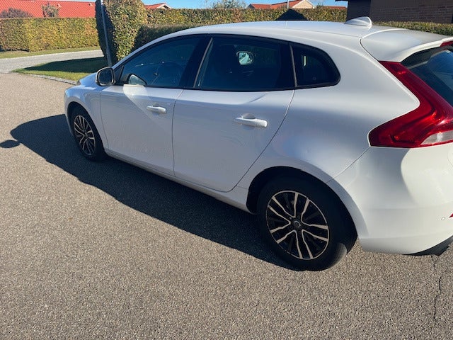 Volvo V40 2,0 D3 150 Momentum aut. 5d