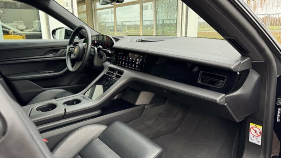 Porsche Taycan Performance+ 4d