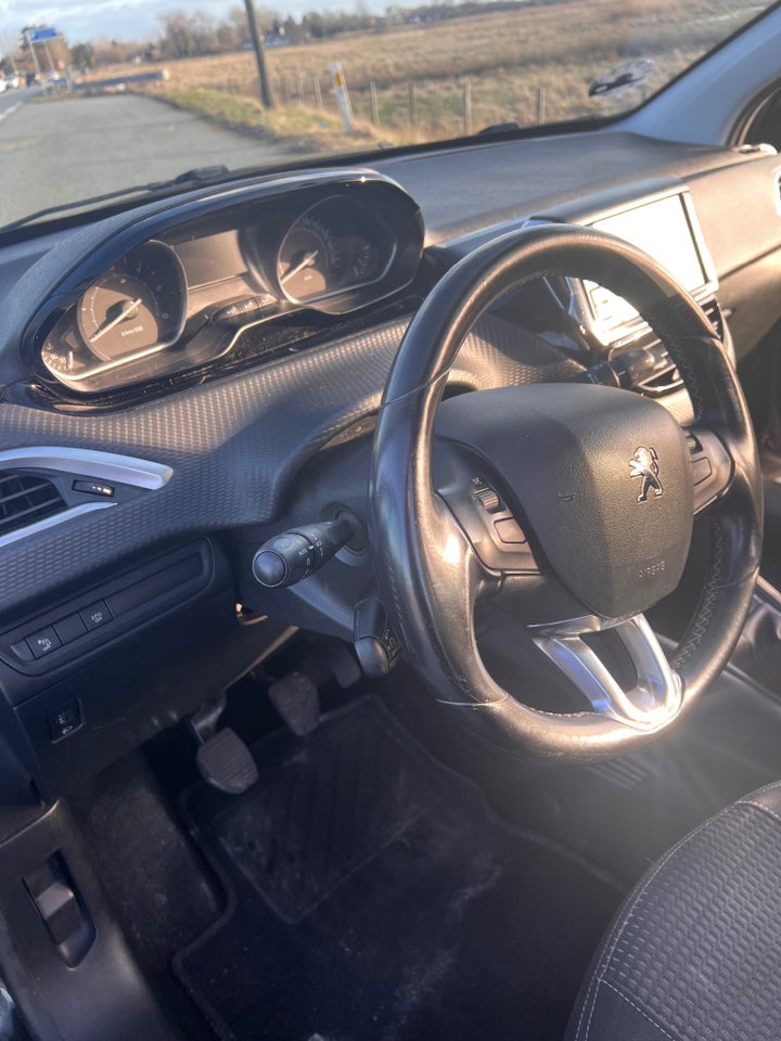 Peugeot 208 1,6 BlueHDi 100 Allure Sky 5d