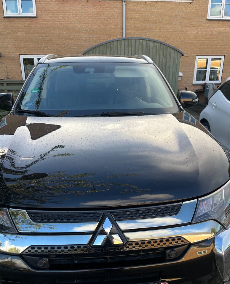 Mitsubishi Outlander 2,4 PHEV Intense CVT 4WD 5d