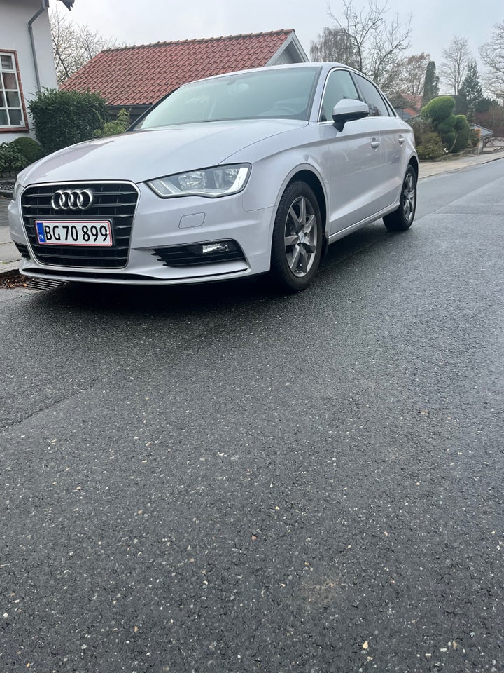 Audi A3 1,6 TDi Attraction 4d