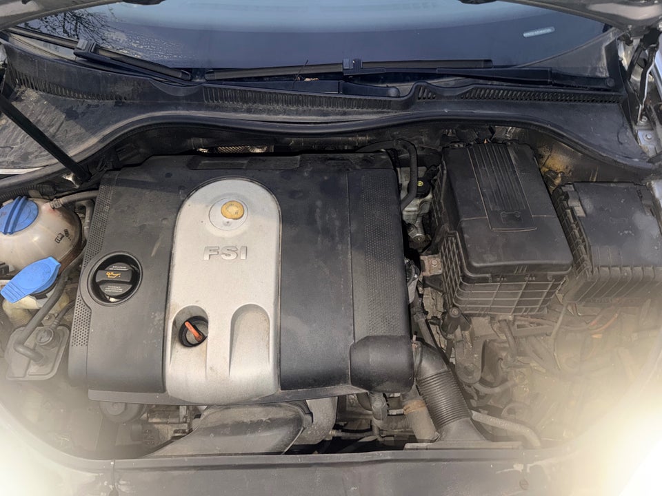 VW Golf V 1,6 FSi Tiptr. 5d