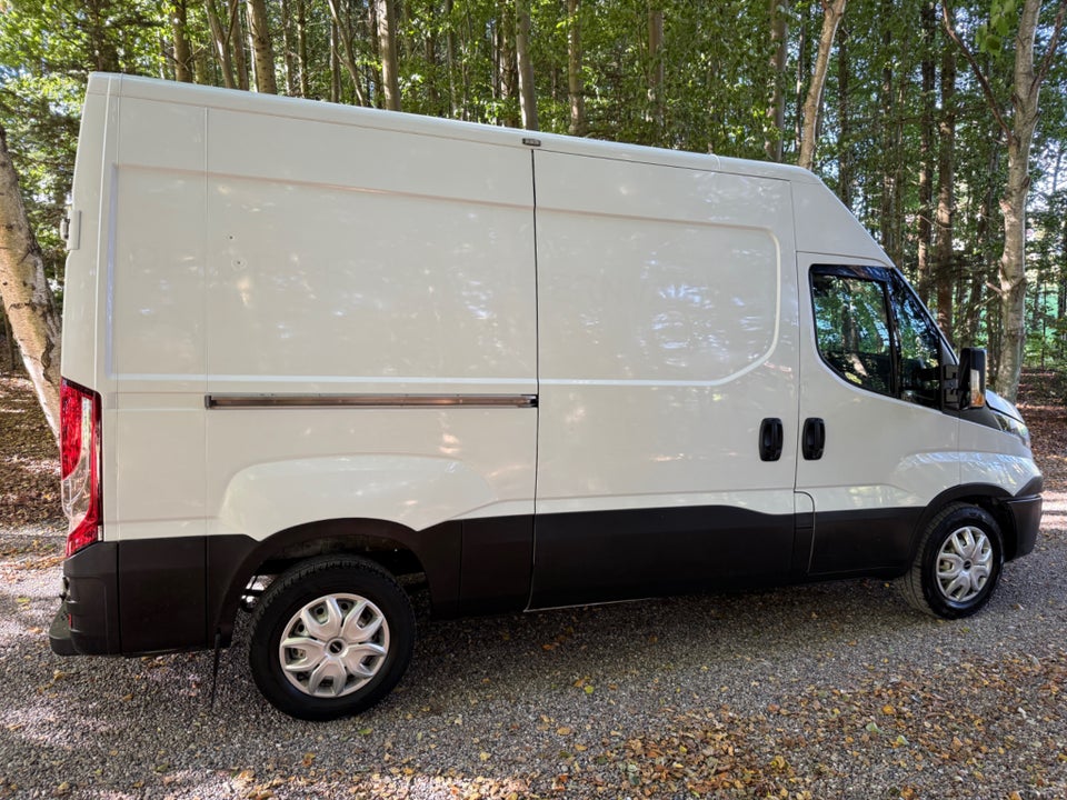 Iveco Daily 2,3 35S12 10,8m³ Van AG8