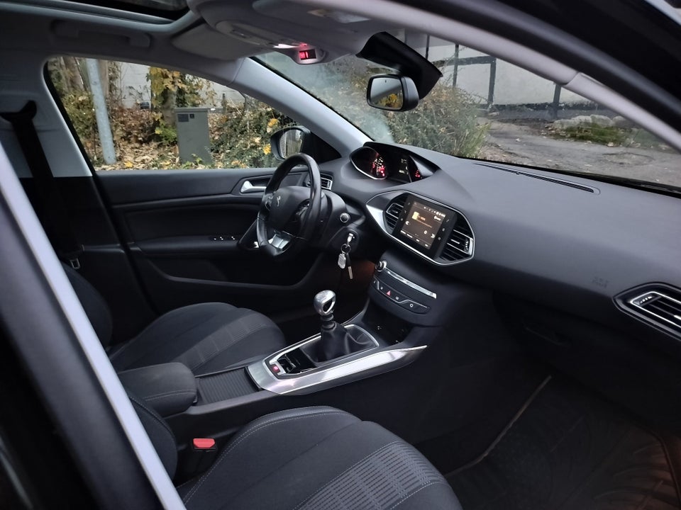 Peugeot 308 1,5 BlueHDi 130 Style SW 5d