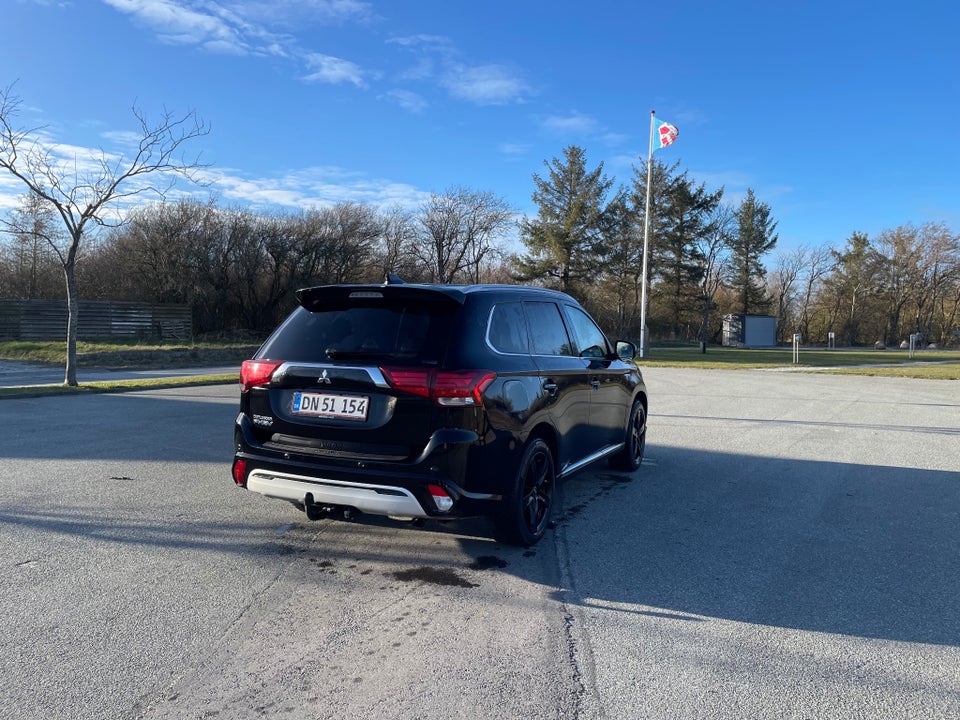 Mitsubishi Outlander 2,4 PHEV Intense CVT 4WD 5d