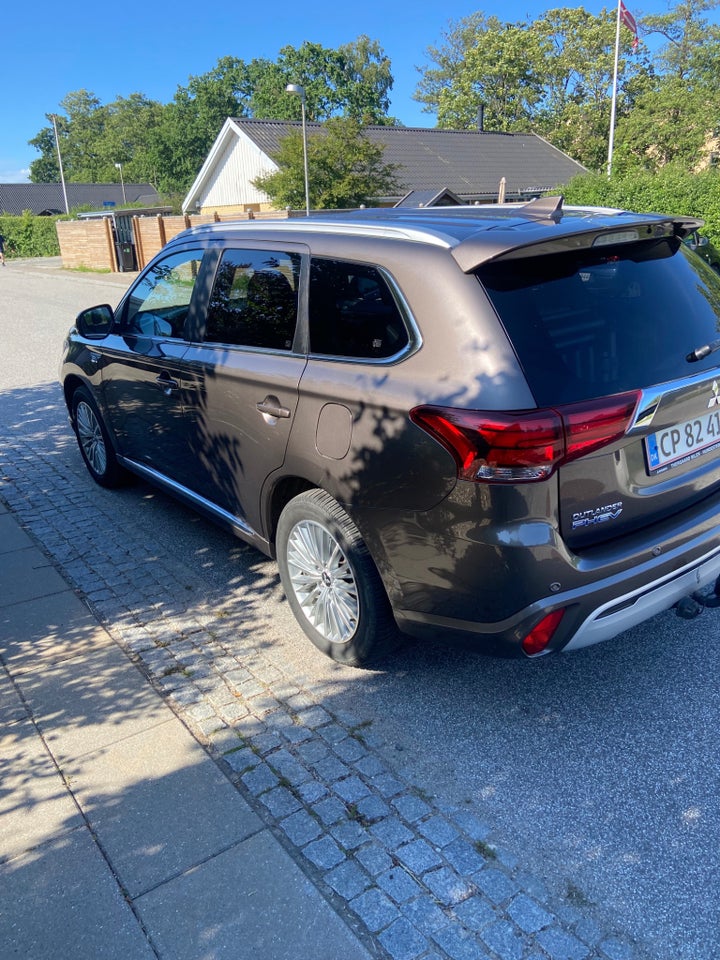 Mitsubishi Outlander 2,4 PHEV Intense CVT 4WD 5d