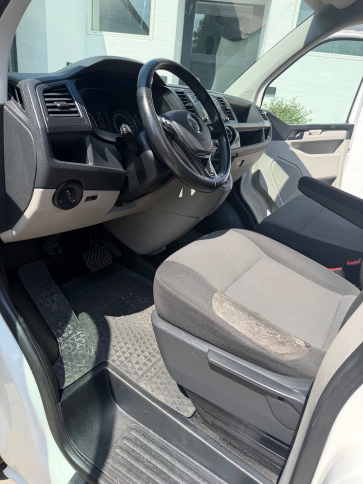 VW Transporter 2,0 TDi 140 Kassevogn DSG lang