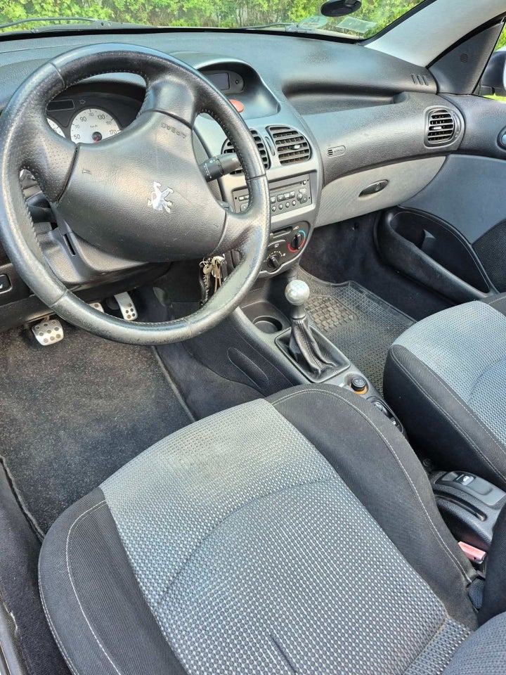 Peugeot 206 1,6 16V CC 2d