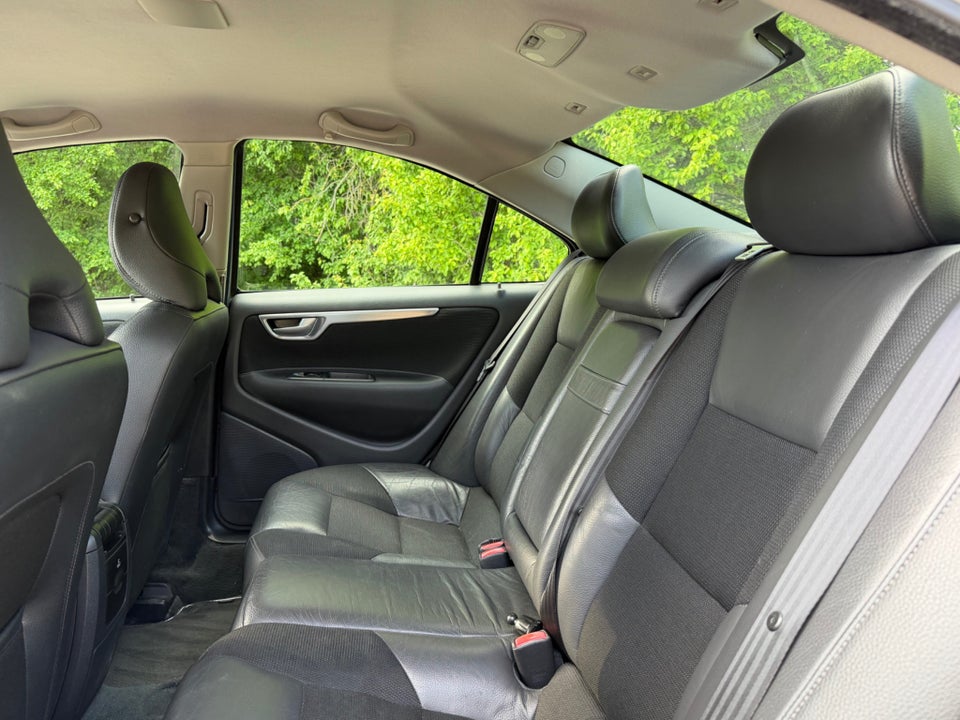 Volvo S60 2,5 T 4d