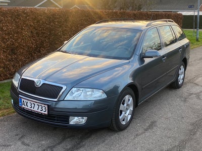 Skoda Octavia 2,0 FSi Elegance Combi aut. 5d