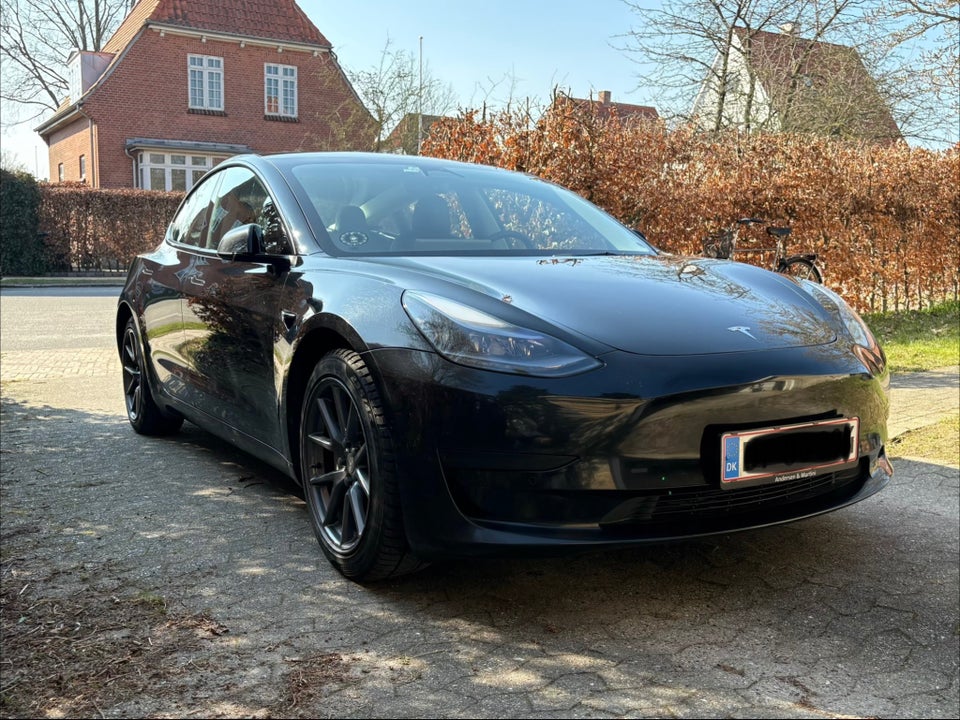 Tesla Model 3 Standard Range+ RWD 4d