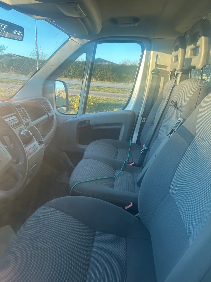 Peugeot Boxer 335 2,2 HDi 120 Kassevogn L2H2 5d