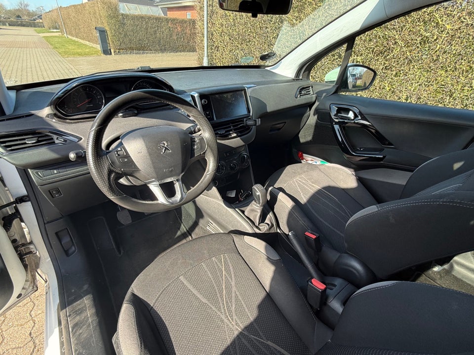 Peugeot 208 1,2 VTi 82 Active Navigator 5d