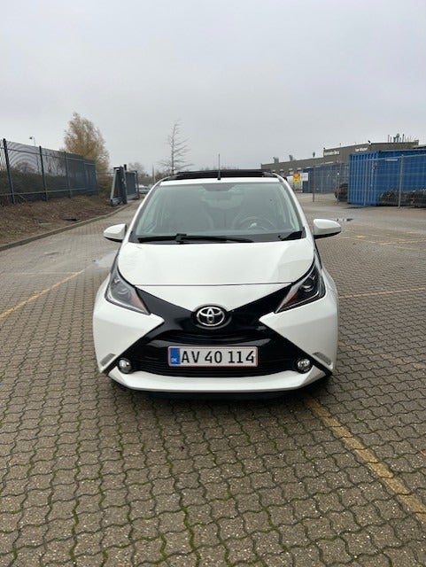 Toyota Aygo 1,0 VVT-i x-wave Sky 5d