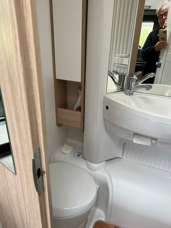 Sunlight T67 2,3 FTN2FE 4d