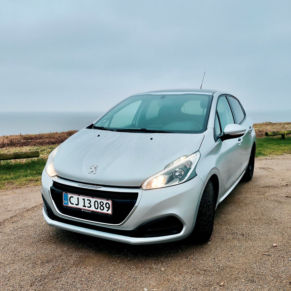 Peugeot 208 1,6 BlueHDi 100 More Sky 5d