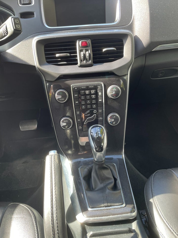Volvo V40 1,5 T3 152 Momentum aut. 5d