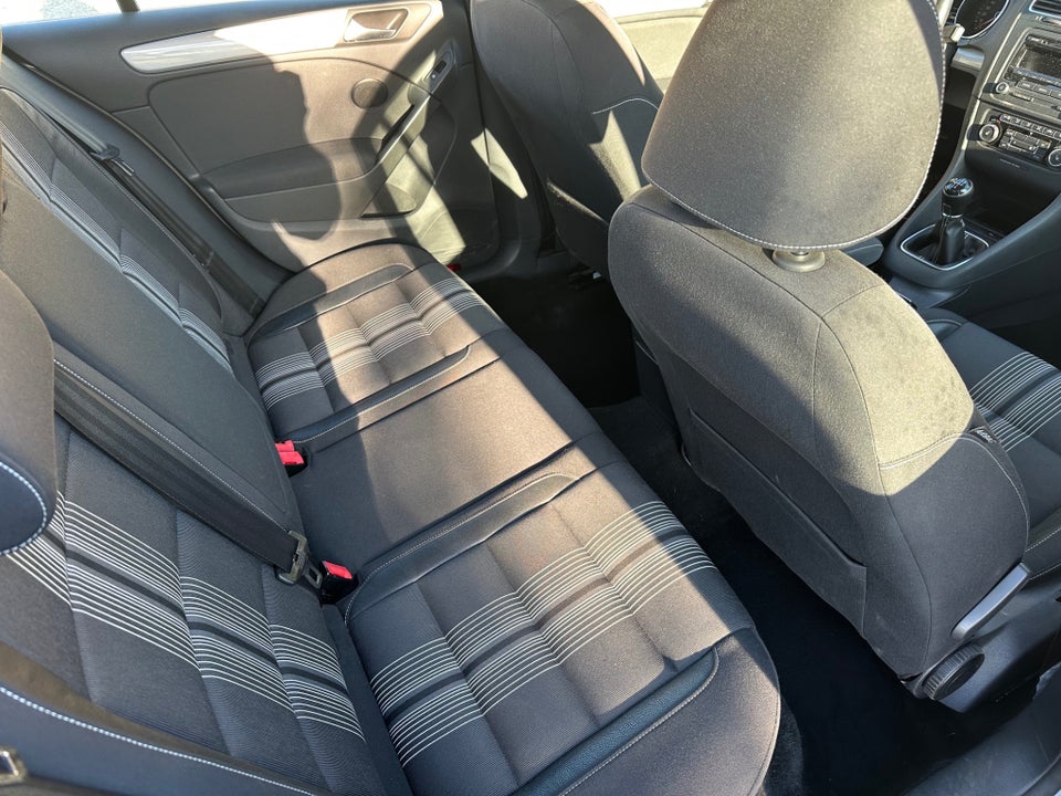 VW Golf VI 1,6 TDi 105 Match BMT 5d