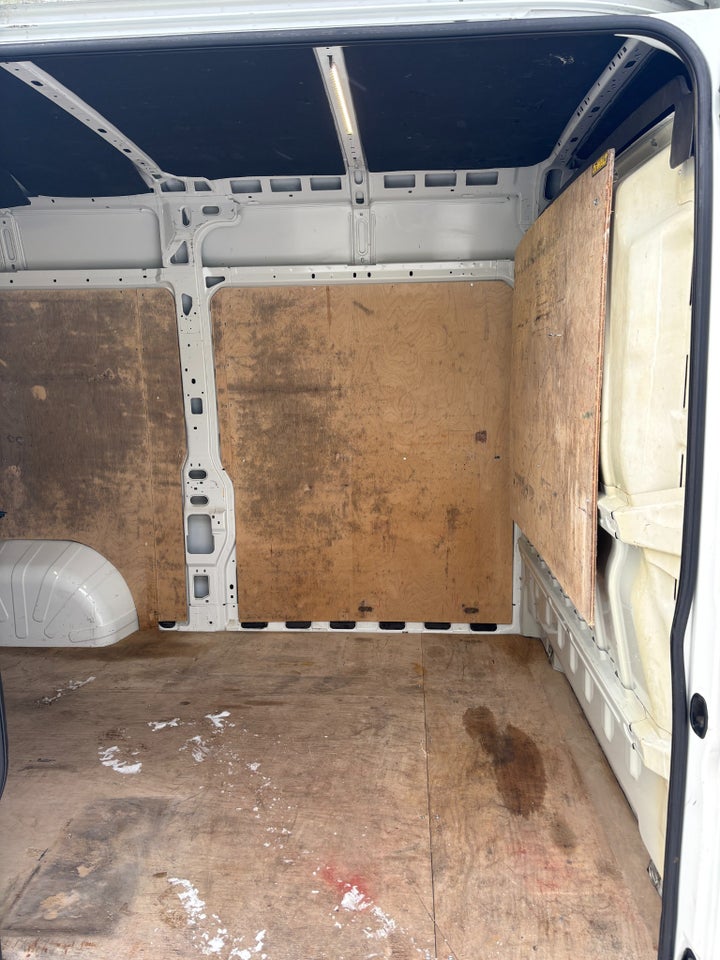 Peugeot Boxer 330 2,0 BlueHDi 130 L2H2 Premium