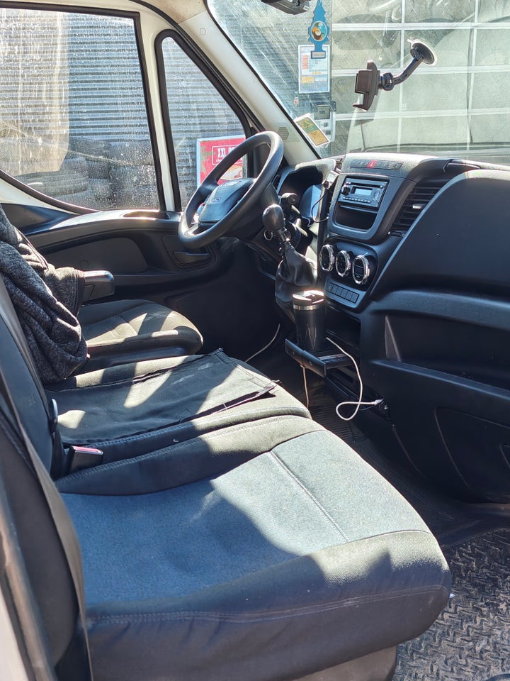 Iveco Daily 35S13 2,8 TDi Kassevogn