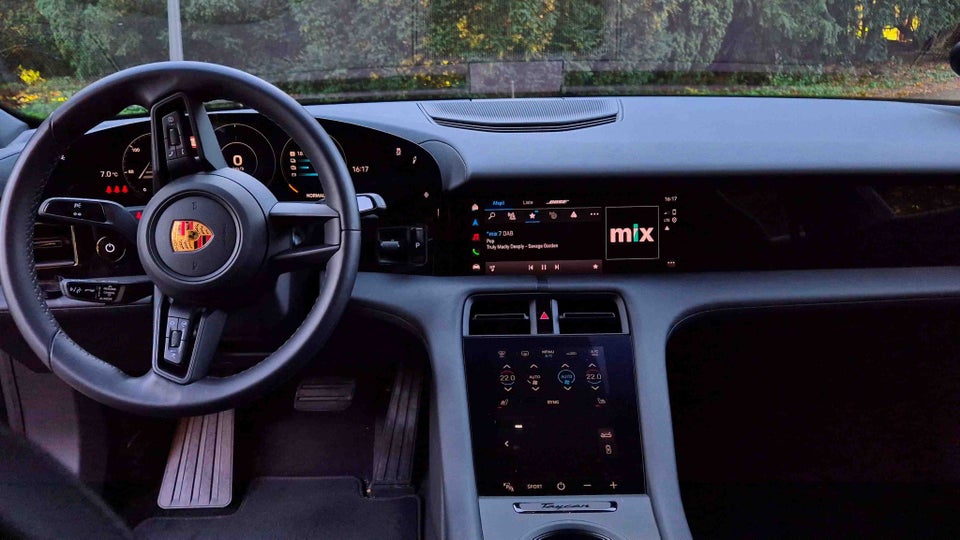 Porsche Taycan Performance+ 4d
