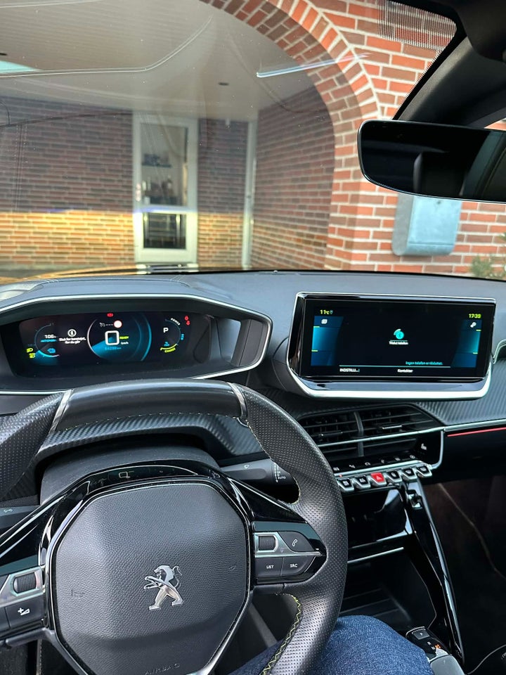 Peugeot e-208 50 GT Sky 5d