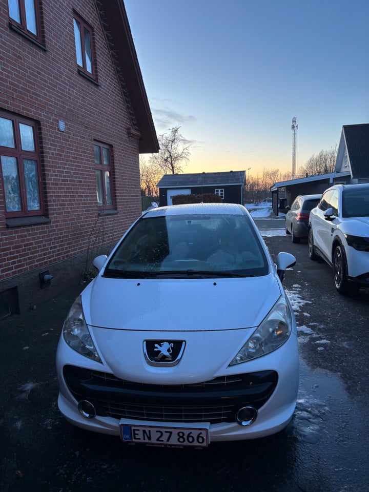Peugeot 207 1,6 HDi 110 Premium 5d