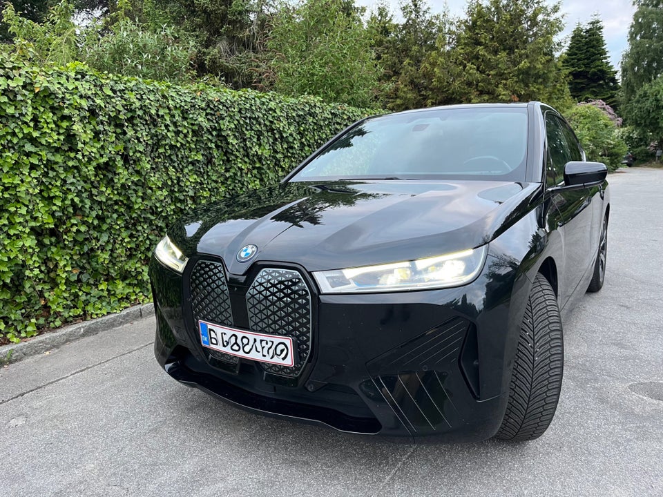BMW iX xDrive40 Fully Charged Sport 5d