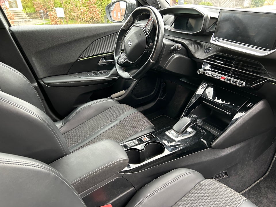 Peugeot e-2008 50 GT 5d