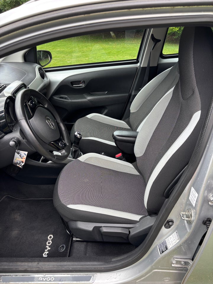 Toyota Aygo 1,0 VVT-i x-wave Sky 5d