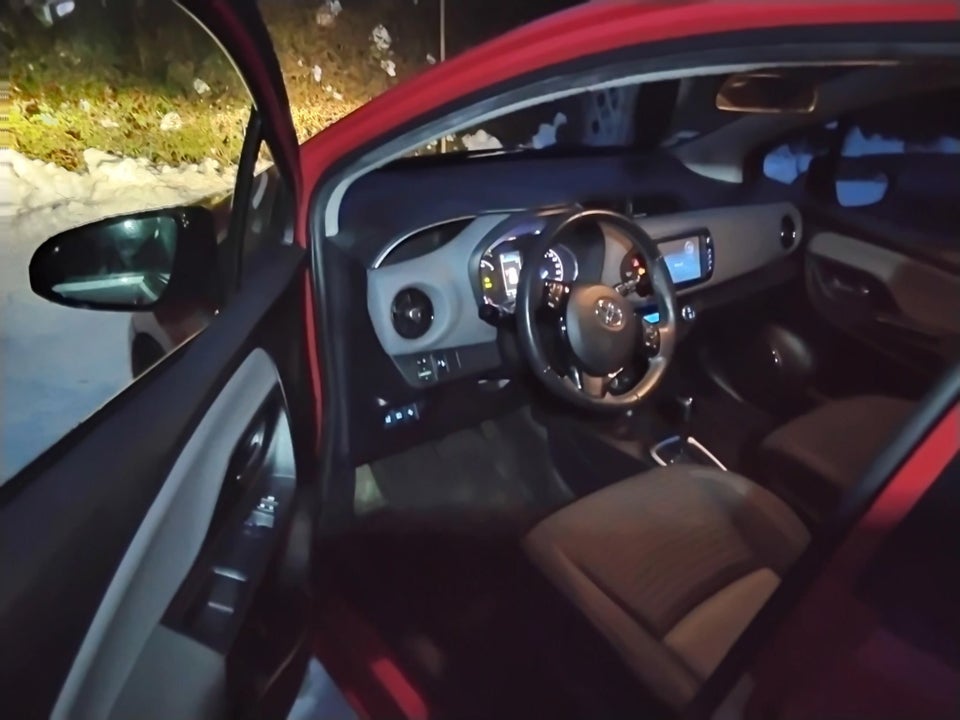 Toyota Yaris 1,5 Hybrid H1 e-CVT 5d