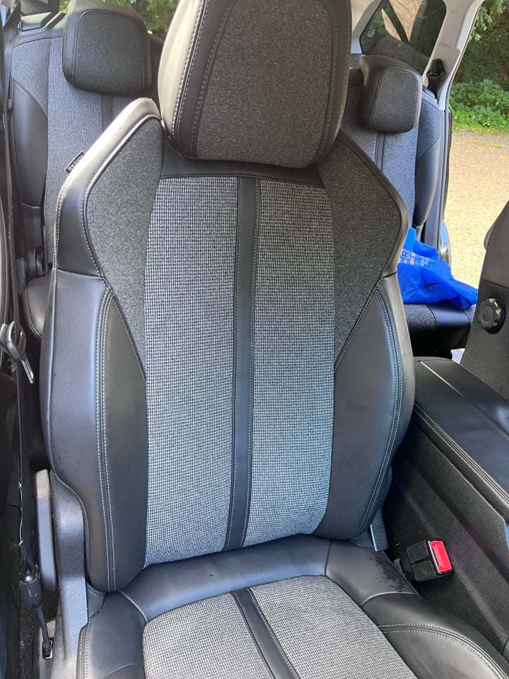 Peugeot 5008 1,5 BlueHDi 130 Allure 7prs 5d