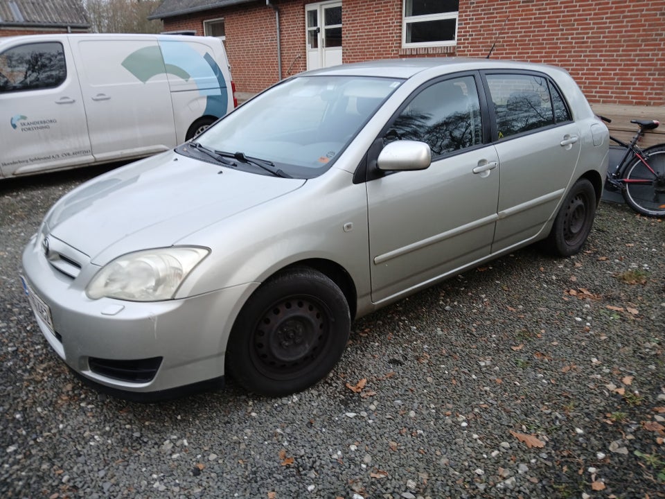 Toyota Corolla 1,6 Terra 5d