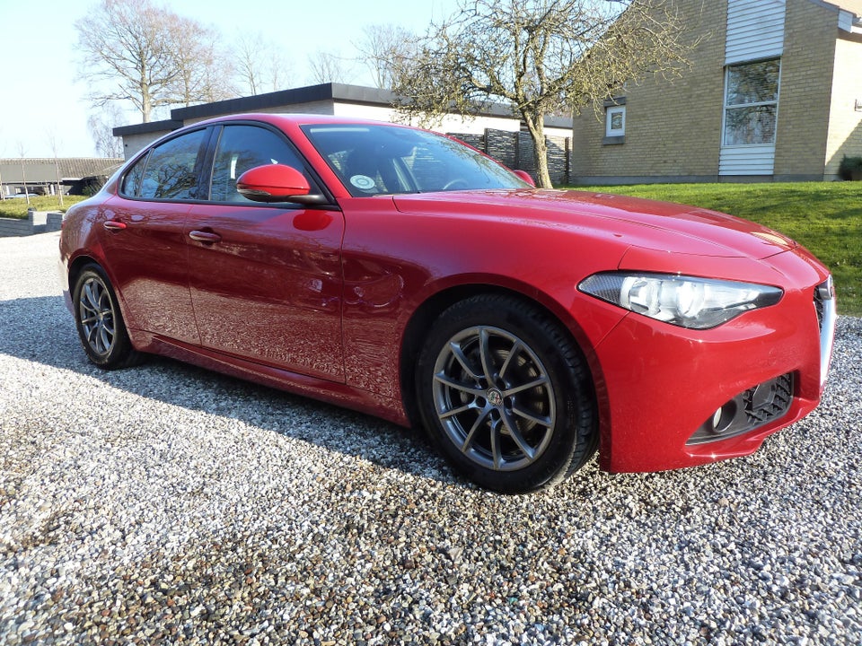 Alfa Romeo Giulia 2,0 T 200 Super aut. 4d