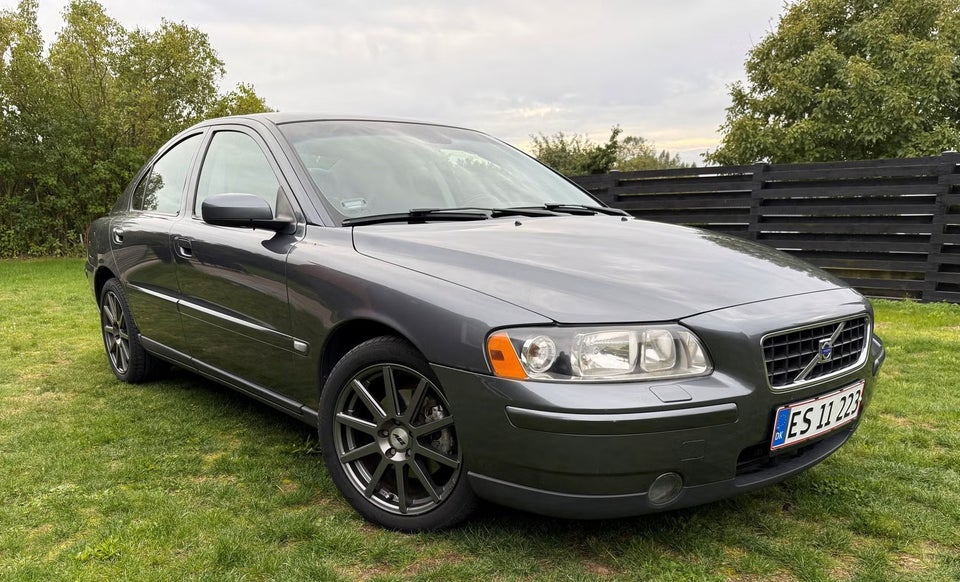Volvo S60 2,4 170 Momentum 4d