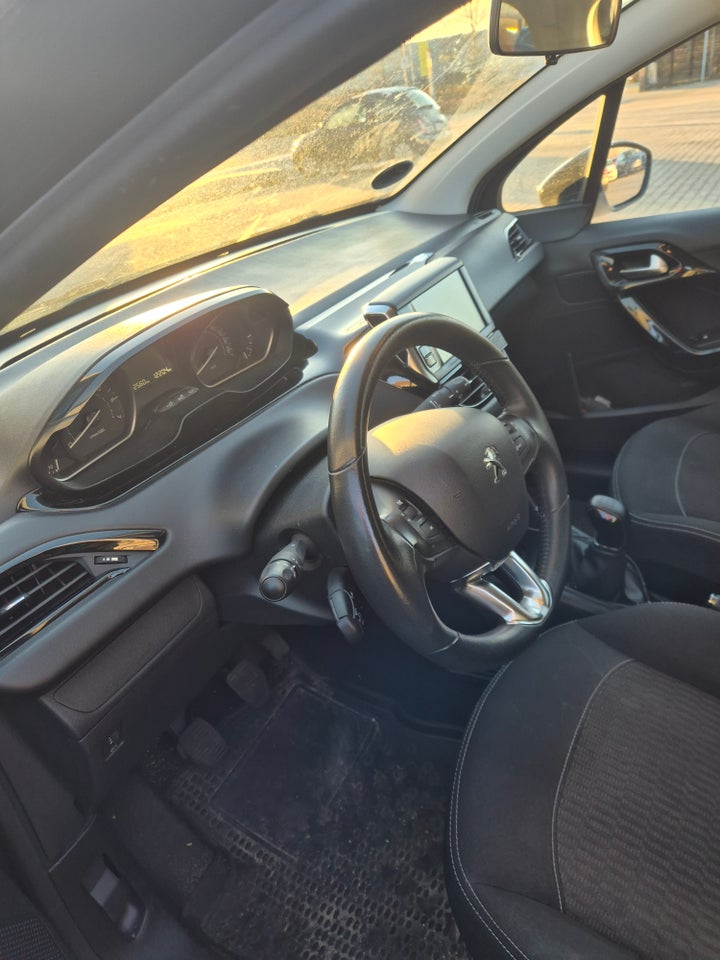 Peugeot 208 1,2 PureTech 82 Envy 5d