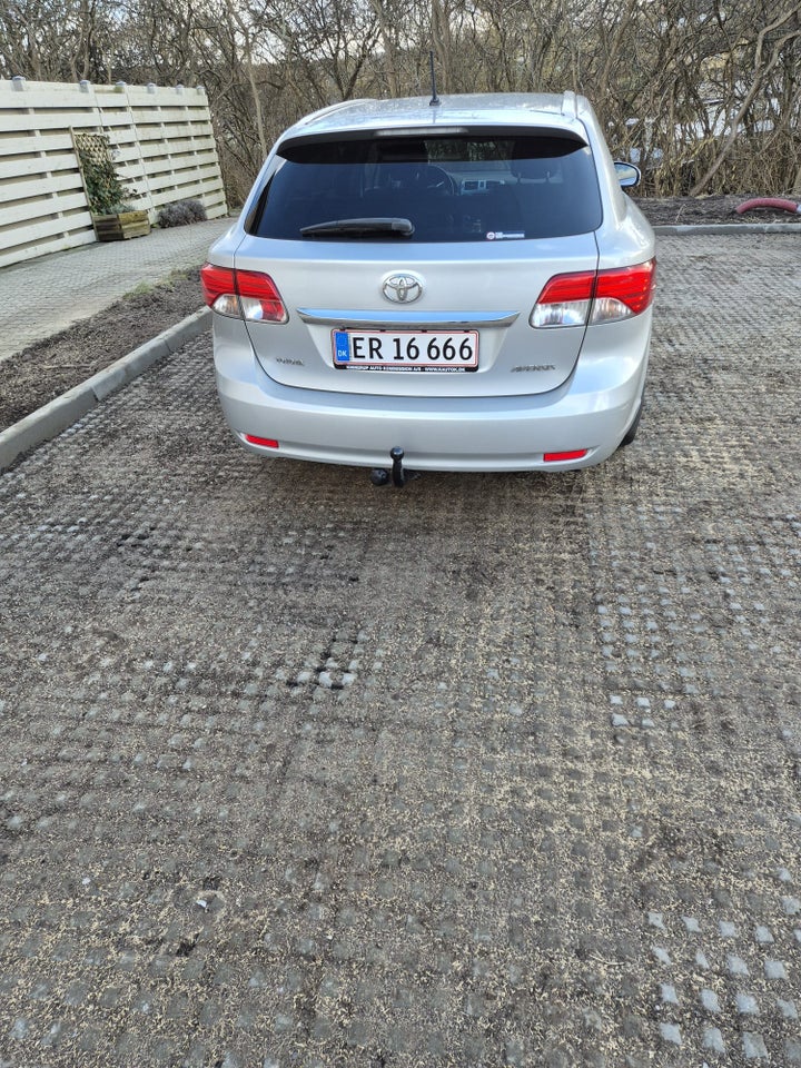 Toyota Avensis 2,0 D-4D T2 Premium stc. 5d