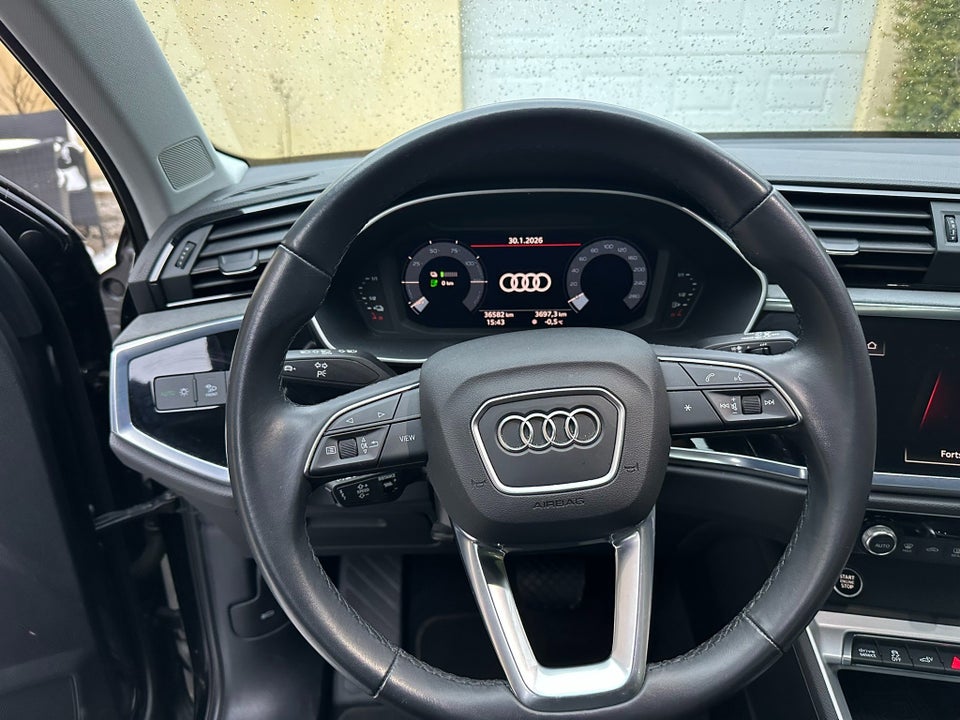 Audi Q3 45 TFSi e Attitude plus S-tr. 5d