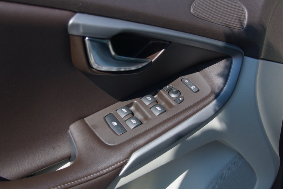 Volvo V40 1,6 D2 115 R-Design 5d