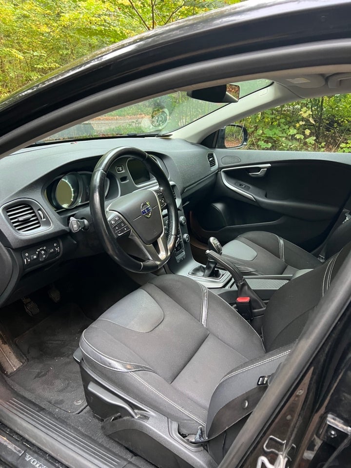 Volvo V40 1,6 D2 115 Momentum 5d