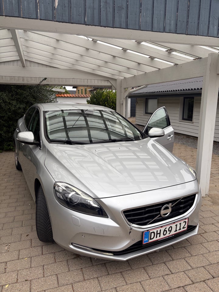Volvo V40 1,6 T3 150 Momentum 5d