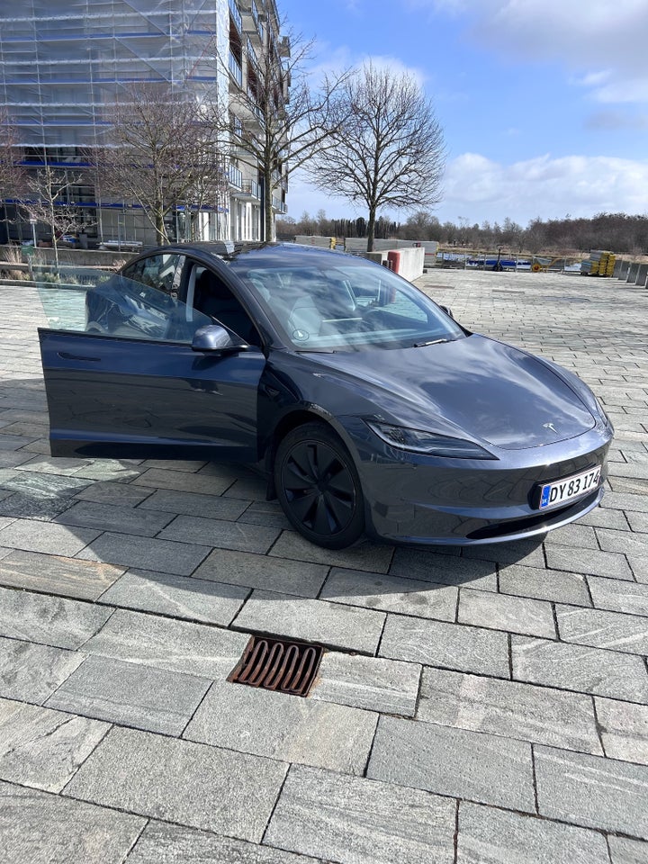 Tesla Model 3 RWD 4d