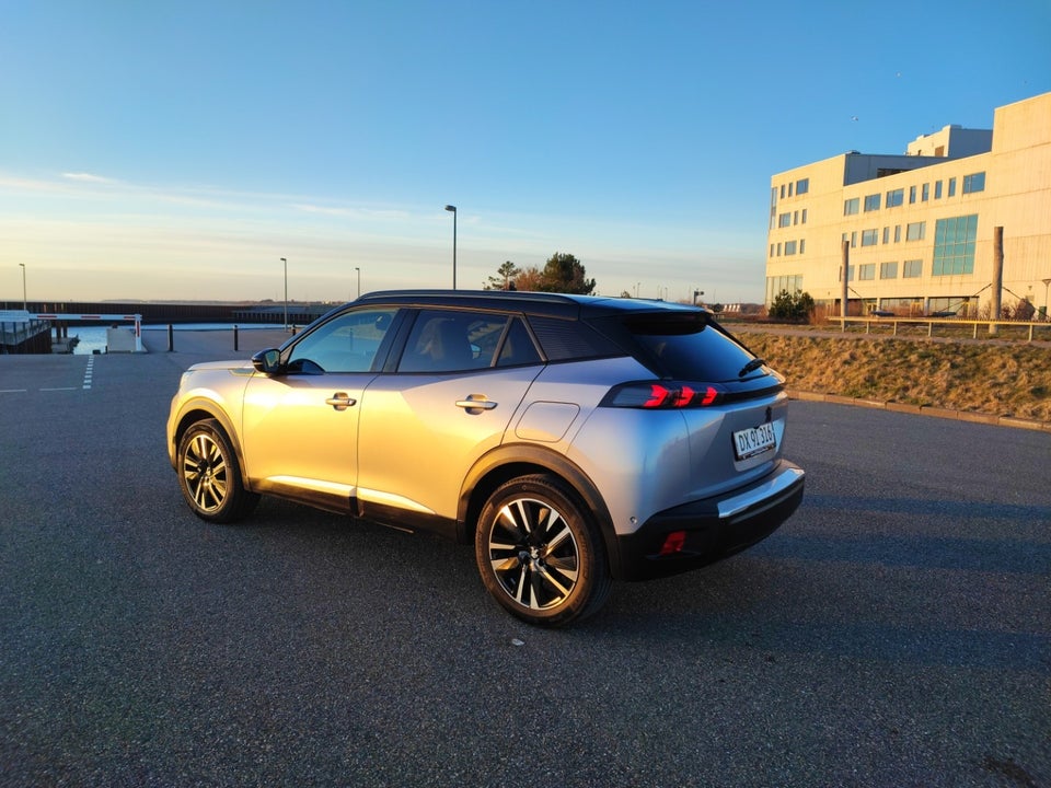 Peugeot e-2008 50 GT Pack 5d