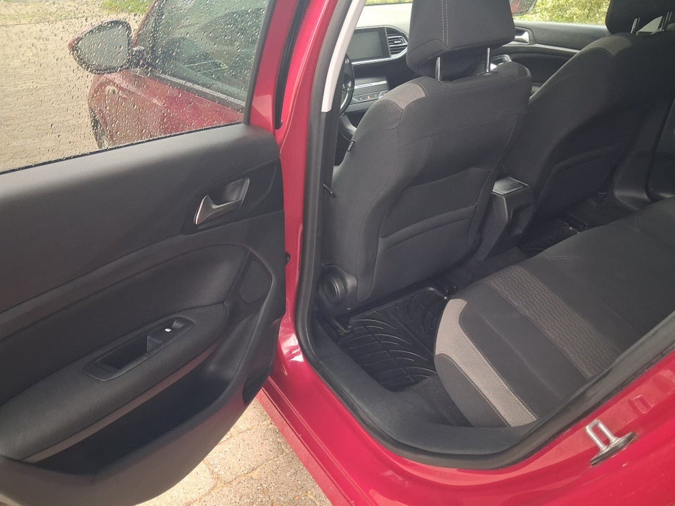 Peugeot 308 1,6 BlueHDi 120 Style Limited SW 5d
