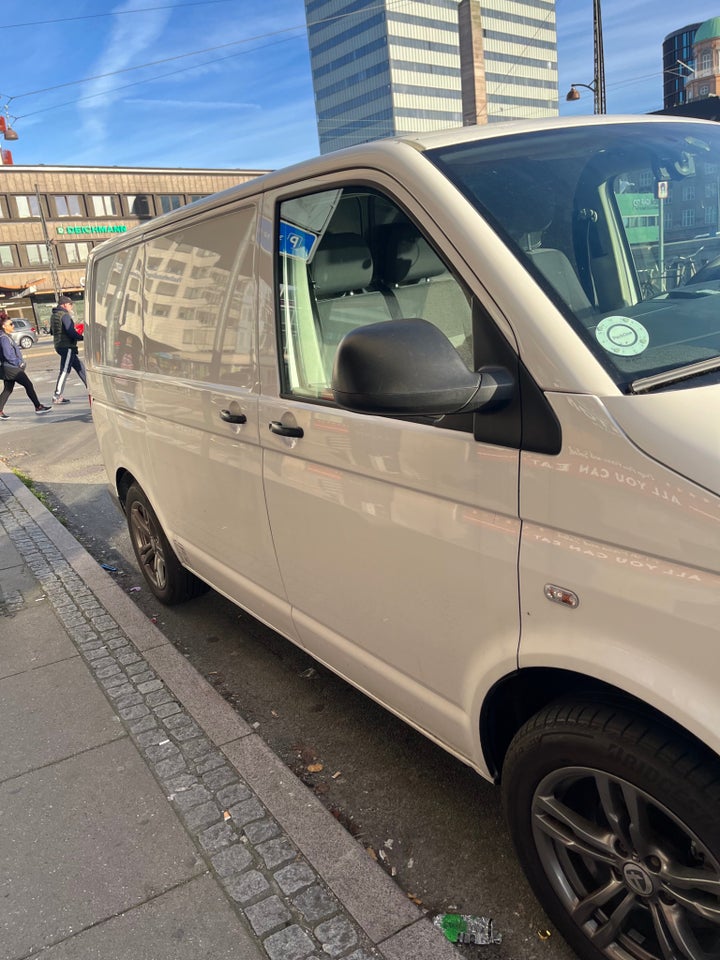 VW Transporter 2,0 TDi 114 Kassevogn kort 4d