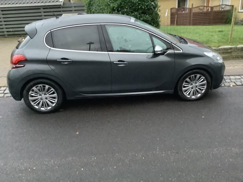 Peugeot 208 1,6 BlueHDi 100 Desire Sky 5d